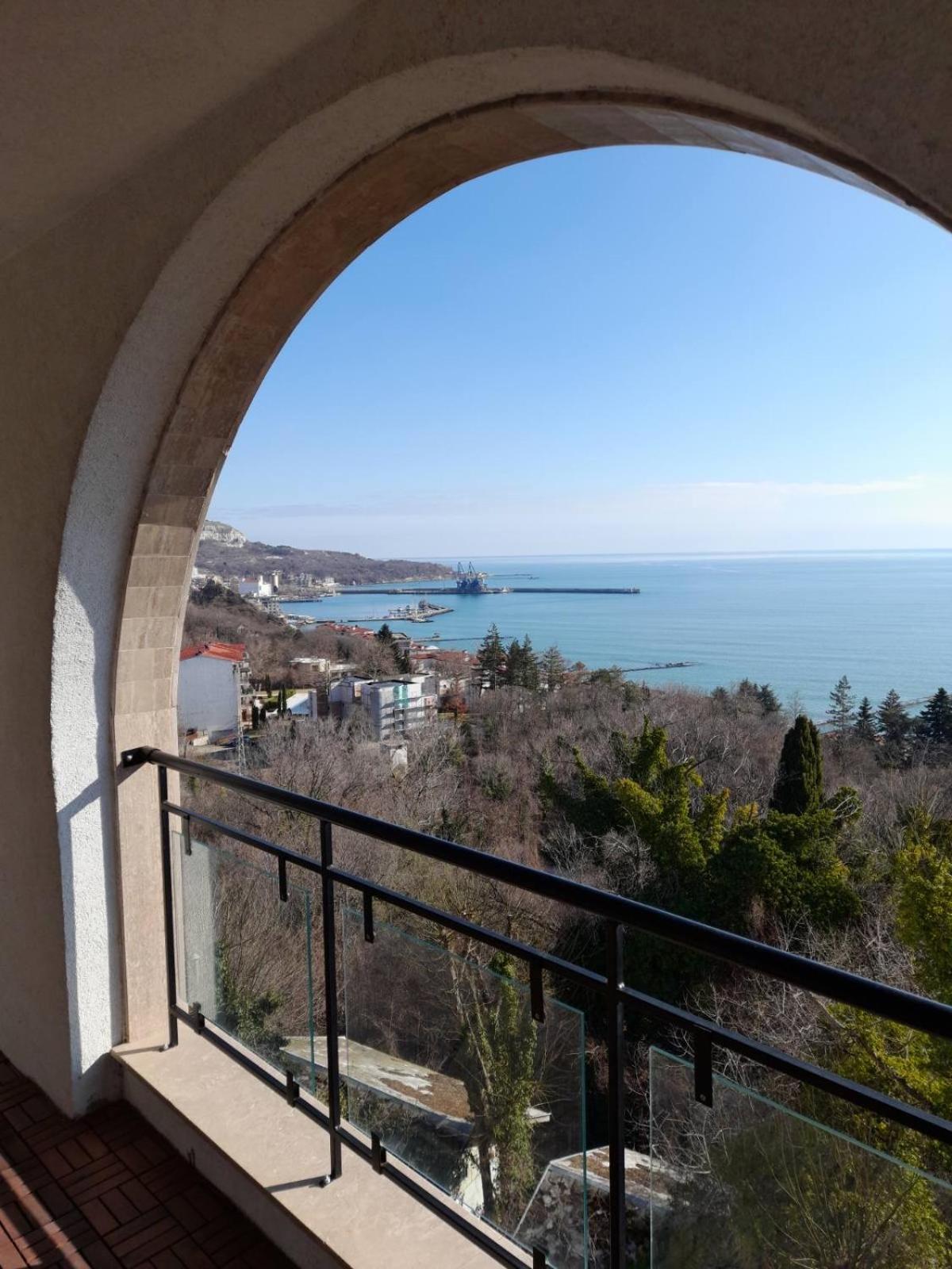 Queen'S Palace Balchik Apartment Esterno foto