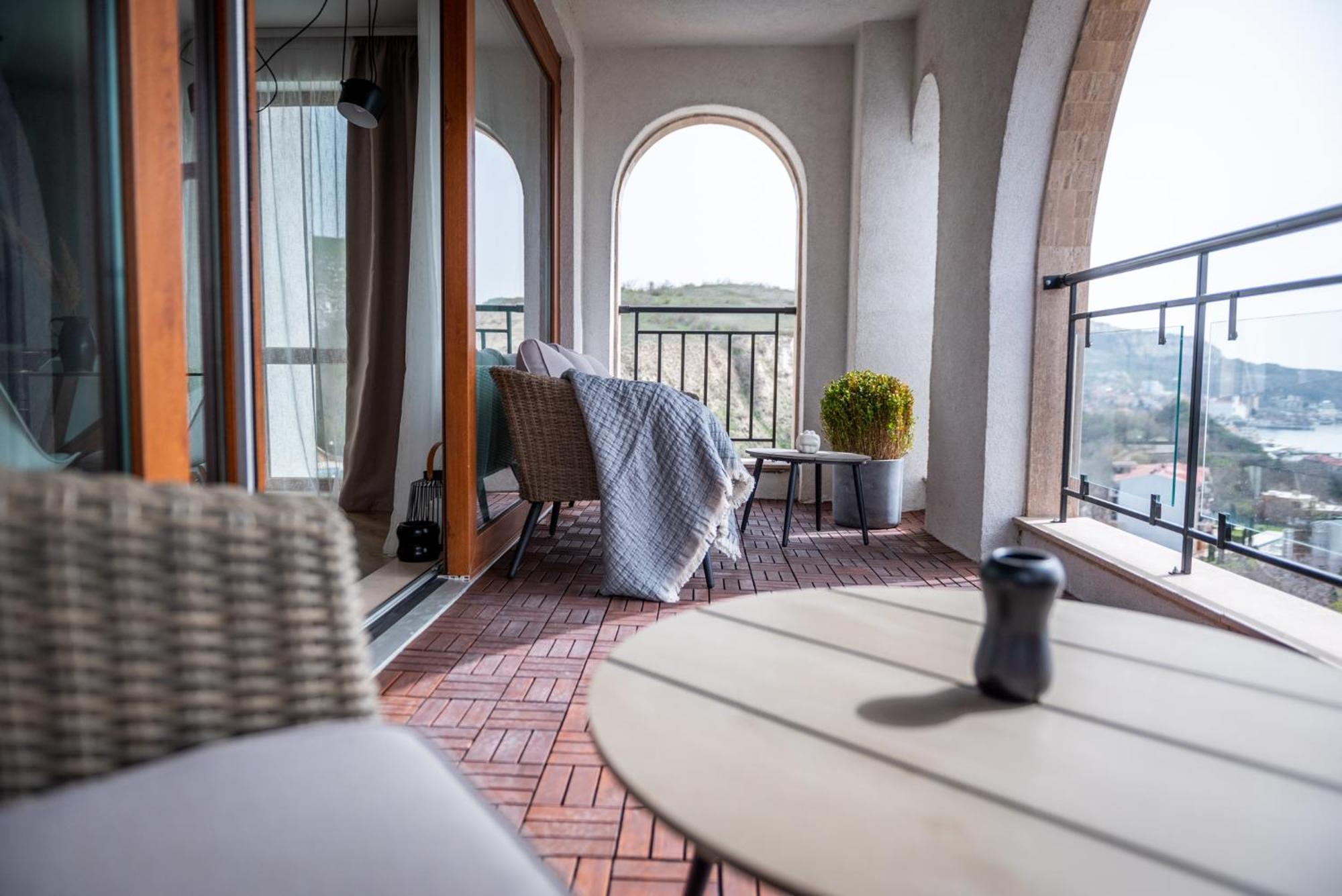 Queen'S Palace Balchik Apartment Esterno foto